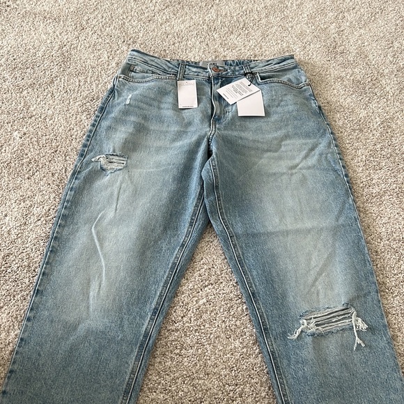NWT New Look Tori Medium Washed Distressed Mom Jeans - Picture 6 of 8